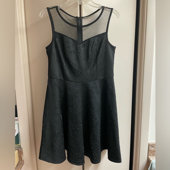 Target Sleeveless black floral embossed dress mesh bodice size medium fit flare - Picture 2 of 16
